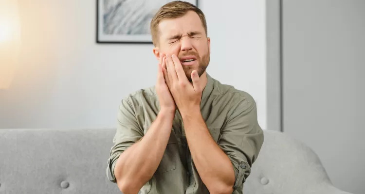دندان درد و عفونت دندان به دلیل سیستم ایمنی ضعیف بدن